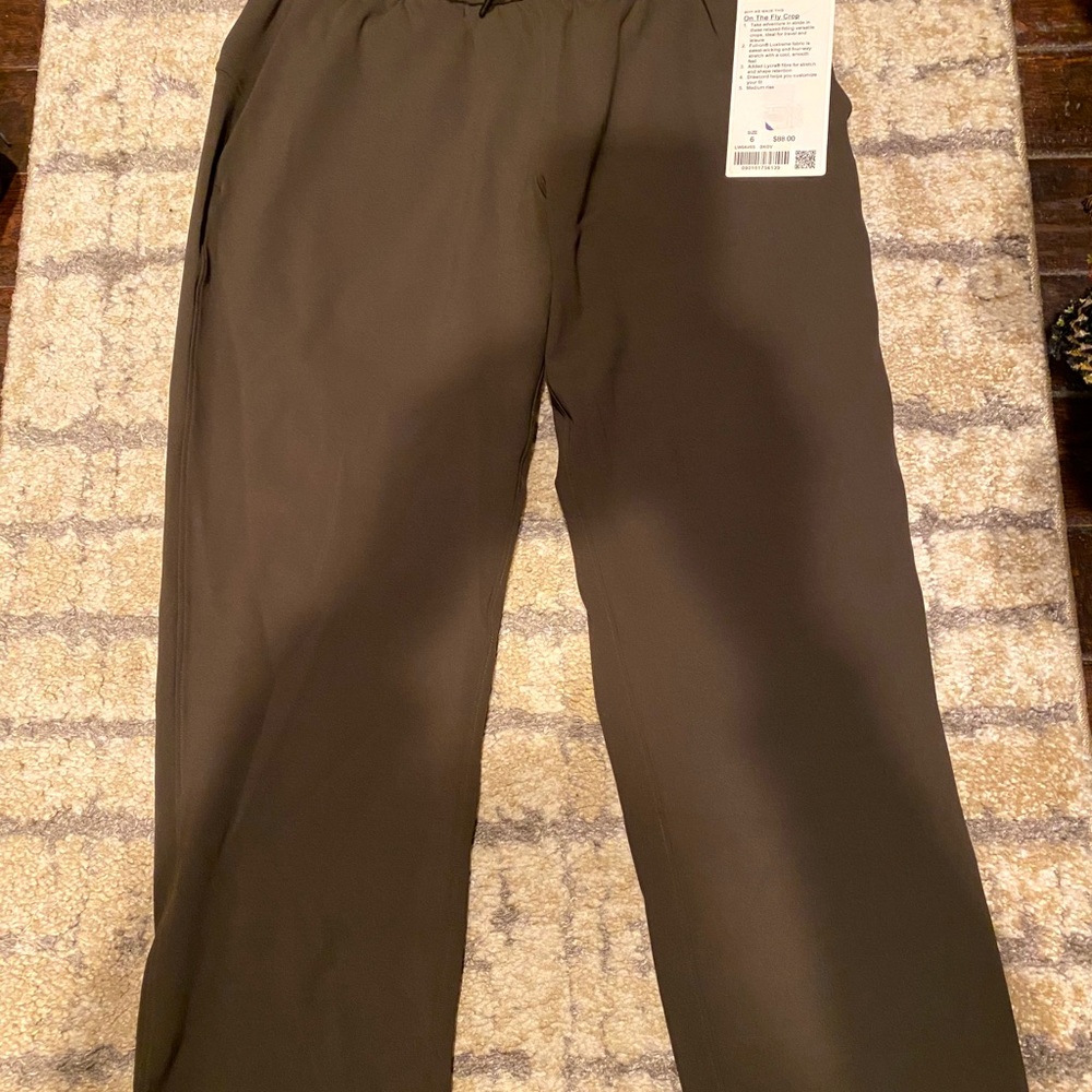 Lululemon On the Fly Crop.